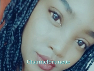 Channelbrunette