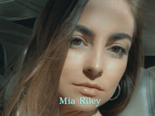 Mia_Riley