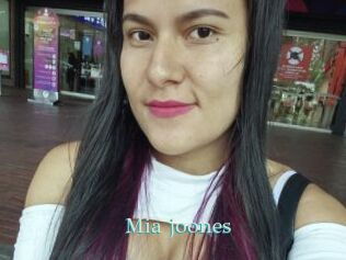 Mia_joones