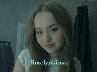 Roselynkissed
