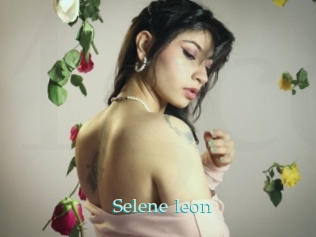 Selene_leon