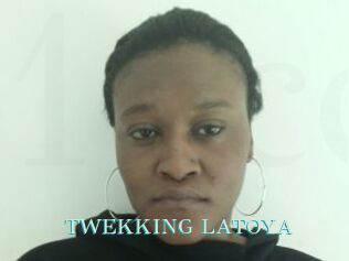TWEKKING_LATOYA